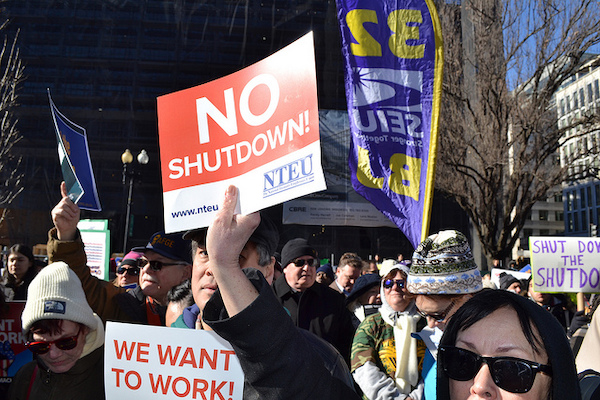 As government shutdown drags on, shares of subprime lenders rally