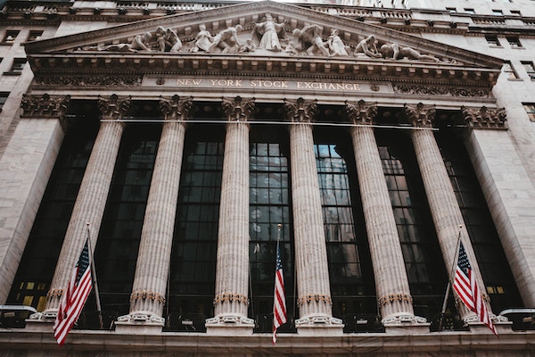 Wall Street drops as economic outlook, corporate forecasts sour